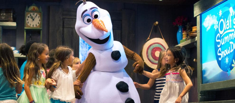 Unter anderem feiert Olaf mit den Besuchern eine große Party © Disneyland Paris
