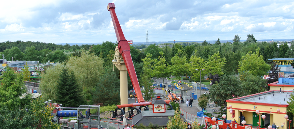 "Flying Ninjago" der Sky Fly der Firma Gerstlauer Rides © Christopher Hippe / ThemePark Central