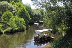 Eine der ersten Attraktionen im Freizeitpark. Die "Flossfahrt durch die Urzeit". (c) Maik Rimpl