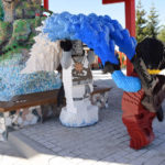 Überall in "Ninjago World", findet man liebevoll gestaltete Lego Skulpturen (c) ThemePark Central/Marcel Felke