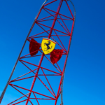 "Red Force" und die "Thrill Tower" (c) Ferrari Land