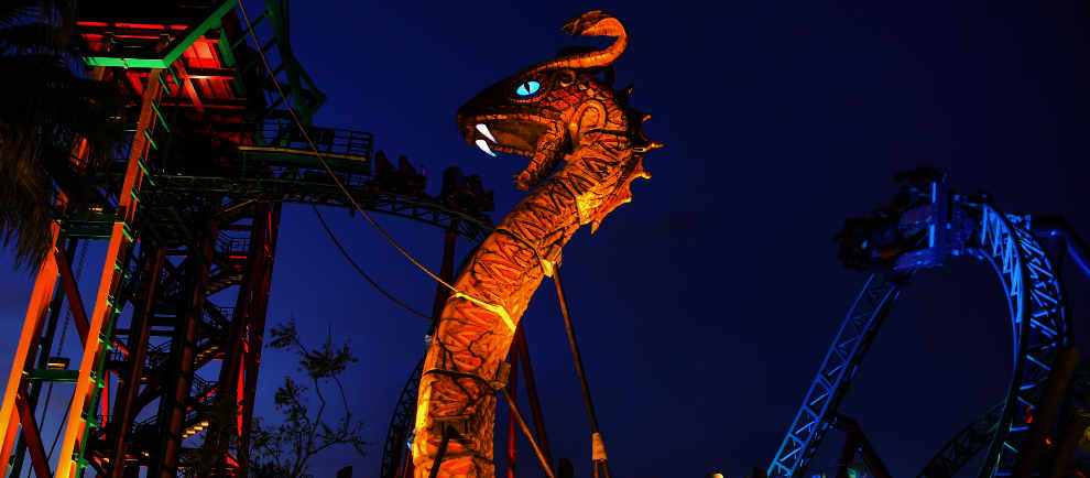 "Cobra´s Course" während der Summer Nights (c) Busch Gardens Tampa