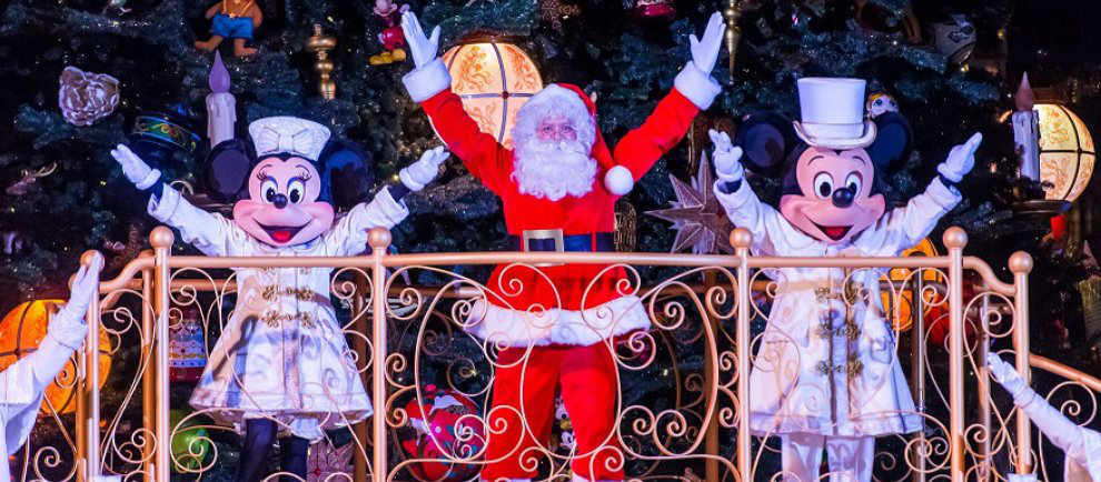 Mit Mickey und Minnie Weihnachten feiern © Disneyland Paris