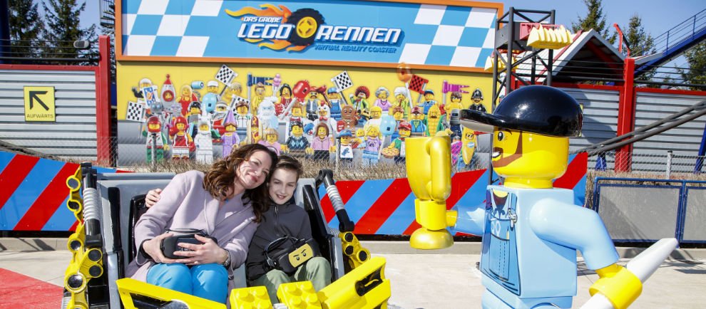 Natalia Wörner hat die neue VR Achterbahn bereits getestet. Wann kommst du in den Park? (c) Legoland Deutschland