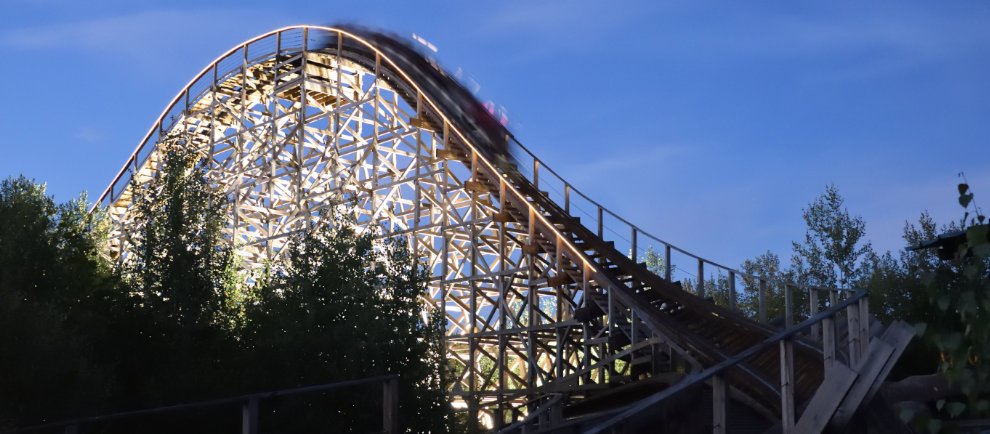 "El Torro" im Freizeitpark Plohn am Abend © Maik Rimpl / ThemePark-Central.de