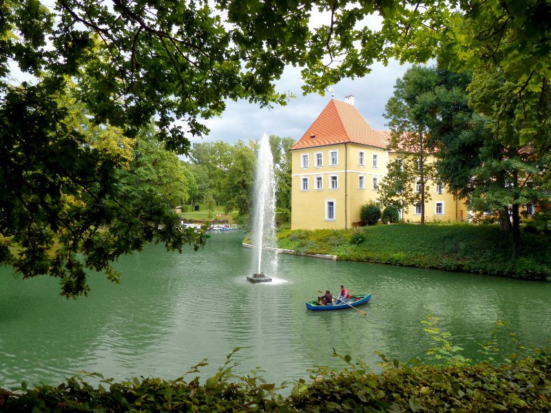 Elektroautos und Freizeitparks(c) Schloss Thurn