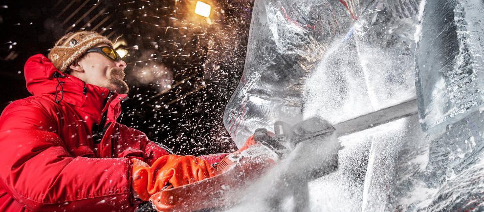 Schweres Gerät bei den Arbeiten zur 4. Eiswelt Elstal © Karls Erlebnis-Dorf