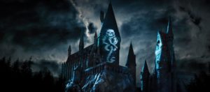 Universal zeigt auch 2023 die Abendshow “Dark Arts at Hogwarts Castle”