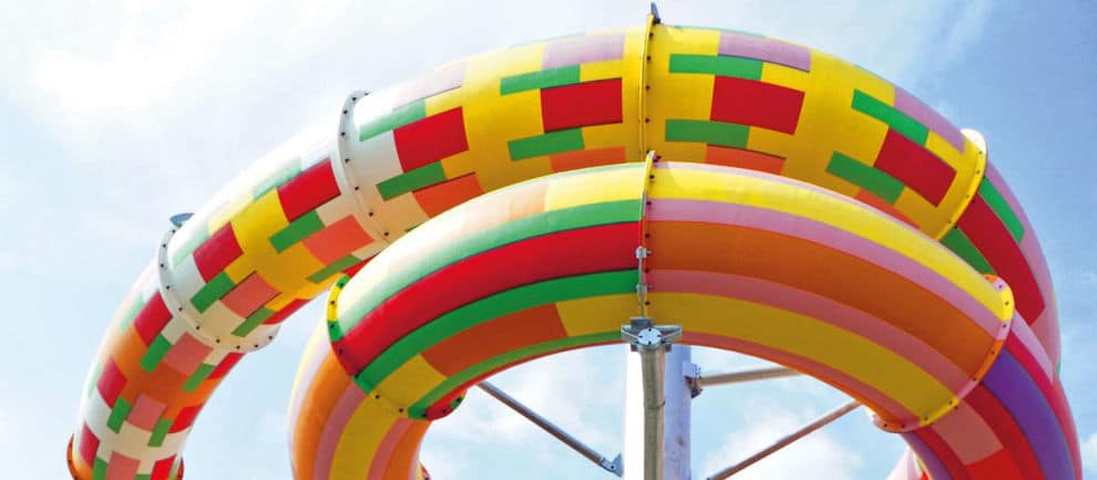 Farbenfroh und schnell, dass ist die "Typhoon Rutsche" im Miramar Freizeitbad.