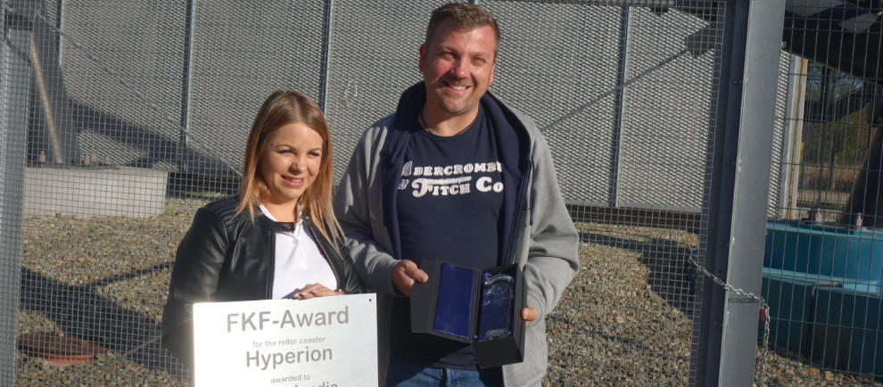 1. Vorsitzender des FKF Thorsten Eden übergibt den FKF-Award für Hyperion © Claudia Schulz
