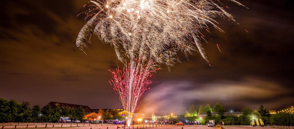 Großes Feuerwerk über den Dächern von Karls Erlebnis-Dorf Rövershagen © Karls Erlebnis-Dorf