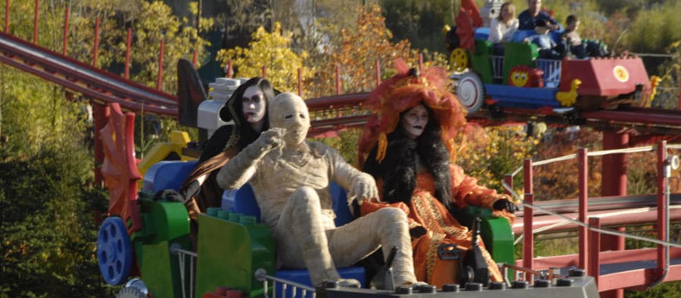 Vom 12.-31. Oktober übernehmen Mumien, Hexen und Vampire das LEGOLAND Deutschland Resort und sorgen für ein gespenstisch-schönes Halloween-Spektakel. © Legoland Deutschland Resort