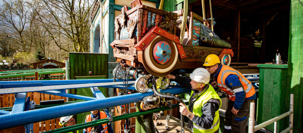 Maßarbeit an den Schienen der neuen Achterbahn "Max & Moritz" © Efteling