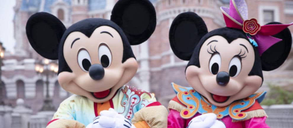 Mickey und Minnie freuen sich auf die Besucher von Shanghai Disneyland © Disney