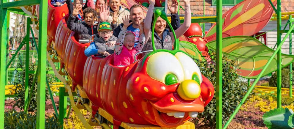 Spaß mit Freunden in Karls Erdbeer-Raupenbahn © Karls Erlebnis-Dorf Karls Koserow