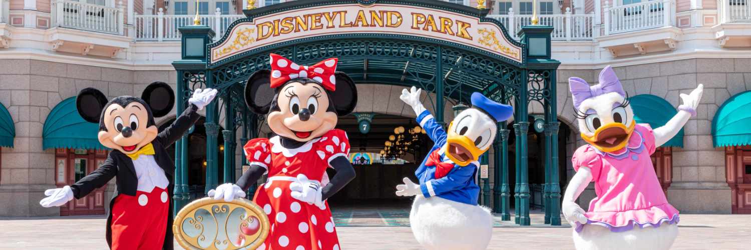 Minnie, Micky und Co. freuen sich auf Euch! © Disneyland Paris