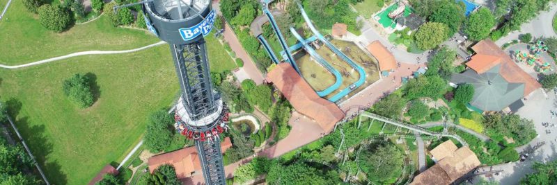 Voltrum ragt hoch über dem Freizeitpark © Bayern Park