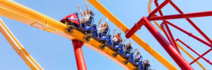Six Flags Magic Mountain eröffnet neue Achterbahn “Wonder Woman Flight of Courage”