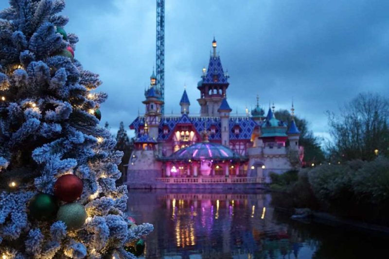 Zauberhaftes Ambiente zur Winterzeit im Plopsaland De Panne © Plopsa