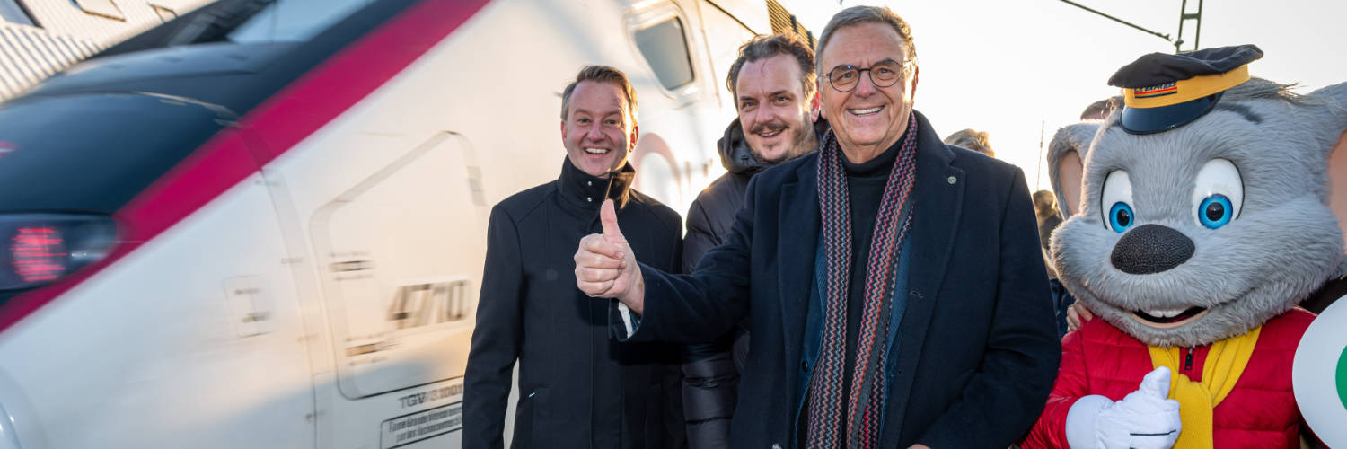 Pascal Weber, Michael und Roland Mack freuen sich über den täglichen Halt des TGV INOUI in Ringsheim/Europa-Park. © Europa-Park Resort