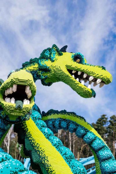 Ab dem Saisonstart am 25. März können LEGOLAND Besucher die fantasievolle Welt von LEGO MYTHICA mit Modellen aus insgesamt 1,5 Millionen LEGO Steinen aus der Nähe bestaunen. © Legoland Deutschland