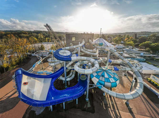 Der neue Aqualibi Rutschenturm mit vier Proslide Rutsche am Walibi Belgium