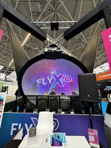 Attraktion! bringt zwei neue FlyXD Flugtheater 2027 nach Österreich und Polen 2 FlyXD von Attraktion!