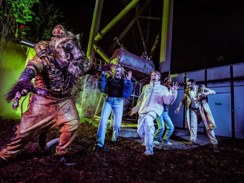 Halloween Fright Nights im Plopsaland Deutschland-So fanden wir das Event dieses Jahr! 6 PLD25 HalloweenFrightNights MadRat Hero.jpg.webp