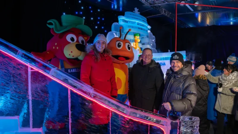 Wenn Fernweh gefriert: AIDA und Karls begeistern mit Eis-Kunst 2 AIDA und Karls machen gemeinsame Sache © Karls Erlebnis-Dorf