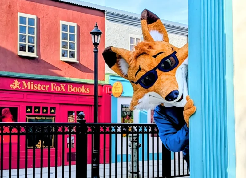 Mister FoX ermittelt: Ravensburger Spieleland startet Saison 2026 mit neuem Maskottchen 3 Mr. Fox © Ravensburger Spieleland