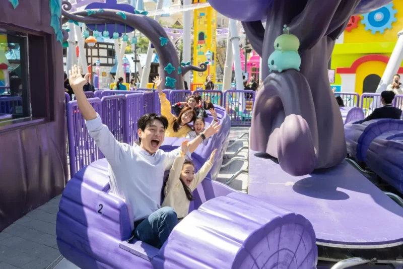 Maple Island: Lotte World Seoul eröffnet neuen Themenbereich für Familien mit drei Zamperla-Attraktionen 3 "Maple Island" in der Lotte World © Zamperla