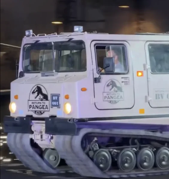 Movieland Park rüstet auf: Drei neue Attraktionen sorgen 2027 für mehr Kapazität 2 movieland return to pangea fahrzeug